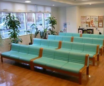 ダイニチ工業 ブルーヒーターを待合室で使用するイメージ画像