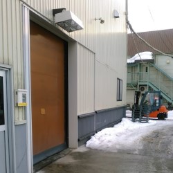 エルコム 遠赤外線融雪装置 解けルモ 設置例 物流倉庫