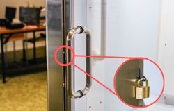 まるで人間冷蔵庫　パーソナルクーリングボックス　ど冷えもんBox																					